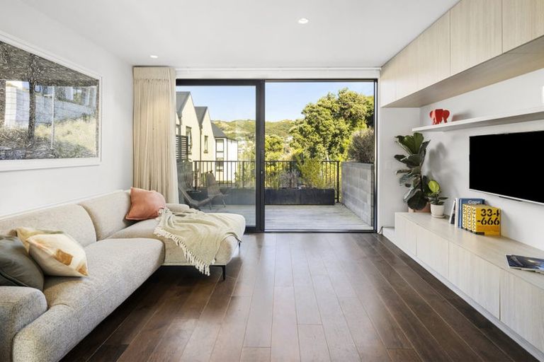 Photo of property in 2 Jean Caldwell Way, Island Bay, Wellington, 6023