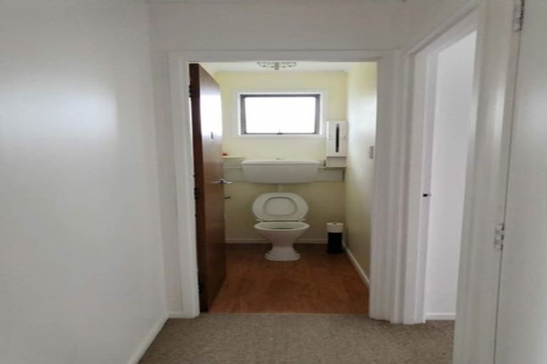 Photo of property in 38 Regency Place, Sunnynook, Auckland, 0632