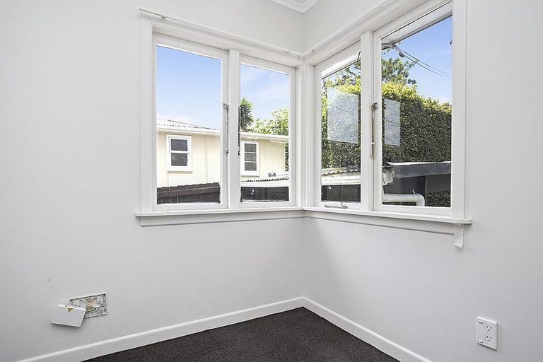 Photo of property in 7 Kamara Road, Glen Eden, Auckland, 0602