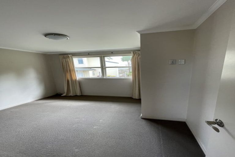 Photo of property in 123 Browns Bay Road, Browns Bay, Auckland, 0630