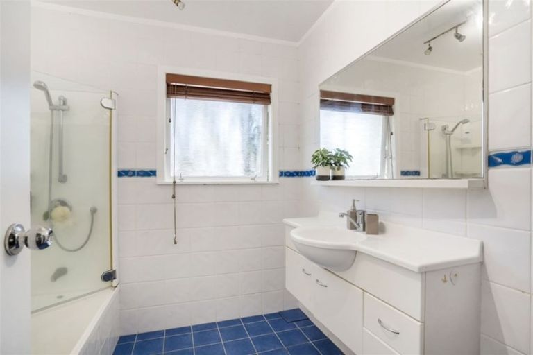 Photo of property in 4 Dunraven Place, Torbay, Auckland, 0630