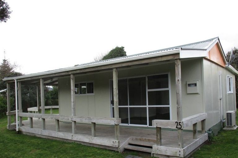 Photo of property in 25 Heperi Street, Waikanae Beach, Waikanae, 5036