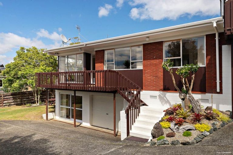 Photo of property in 2/14 Ensign Place, Hillcrest, Auckland, 0627