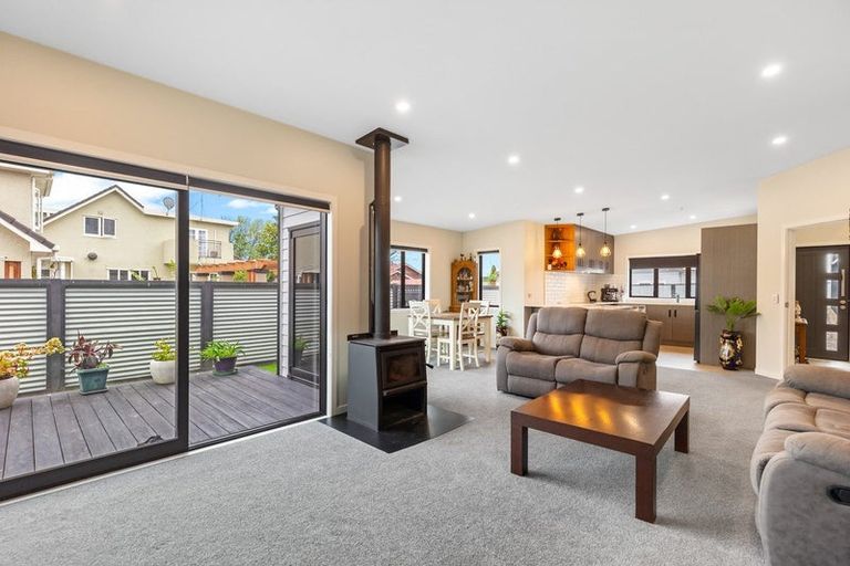 Photo of property in 10a Queenwood Road, Levin, 5510
