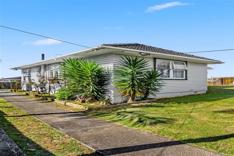 Photo of property in 63 Hepburn Road, Glendene, Auckland, 0602