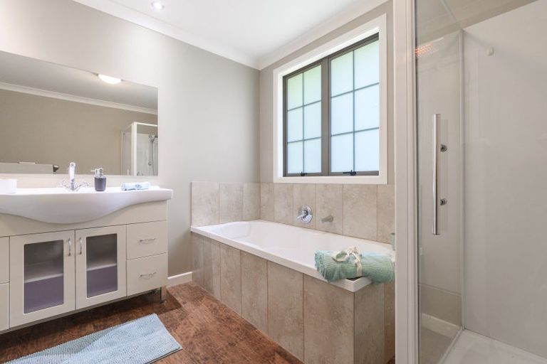 Photo of property in 1 Tarn Close, Pyes Pa, Tauranga, 3112