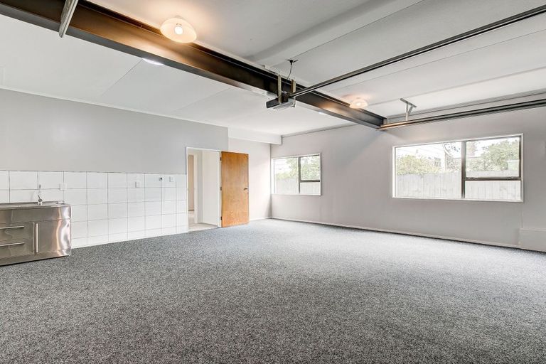 Photo of property in 2/13 Mana Esplanade, Paremata, Porirua, 5026