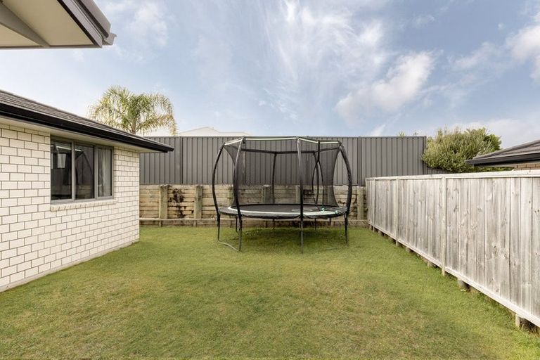 Photo of property in Waterview Estate, 33/4 Greystone Place, Omokoroa, 3114