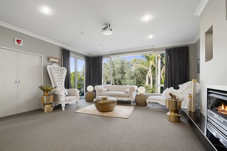 Photo of property in 11 Mistral Place, West Harbour, Auckland, 0618