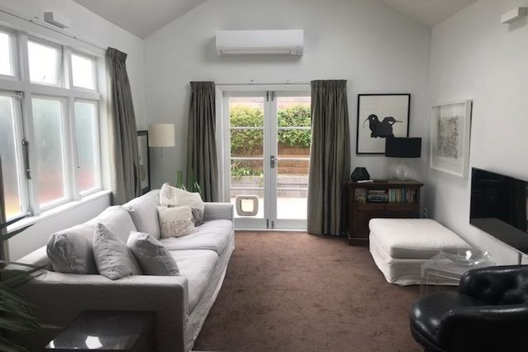 Photo of property in 92 Elizabeth Street, Mount Victoria, Wellington, 6011