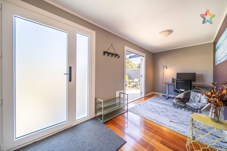 Photo of property in 10 Palm Avenue, Lyall Bay, Wellington, 6022