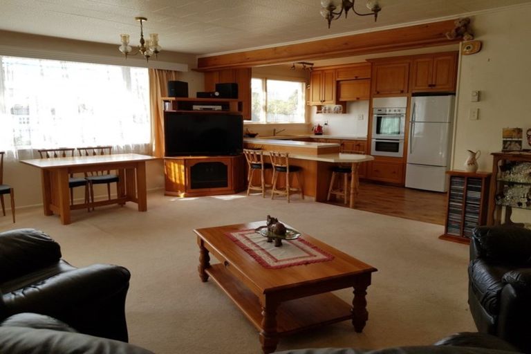 Photo of property in 2 Anderson Street, Stirling, 9231