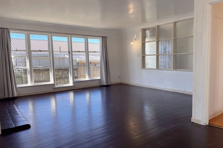 Photo of property in 86 Matipo Road, Mairangi Bay, Auckland, 0630