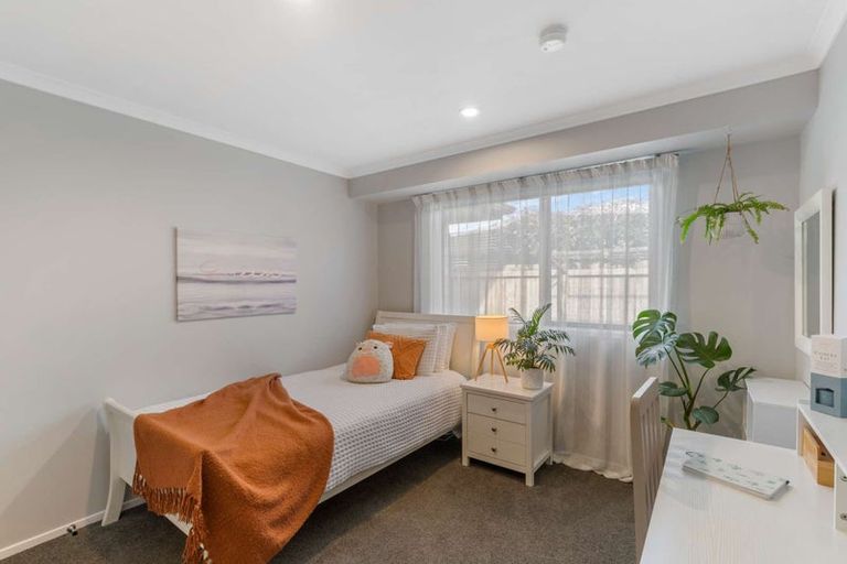 Photo of property in 44 Ripple Grove, Waiuku, 2123