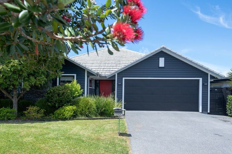Photo of property in 15 Pohutukawa Parade, Riverhead, 0820