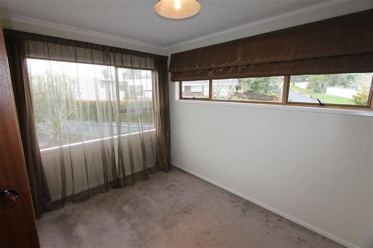 Photo of property in 1/8 Cezanne Place, New Lynn, Auckland, 0600