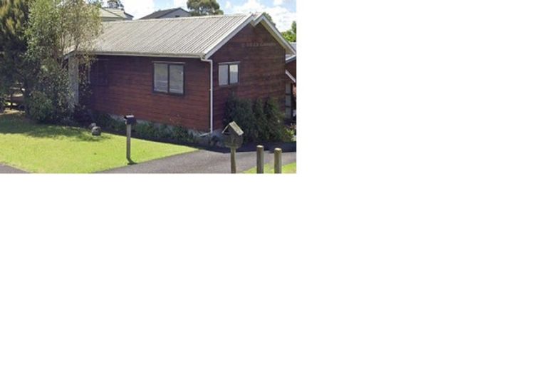 Photo of property in 1/9 Bronzewing Terrace, Unsworth Heights, Auckland, 0632
