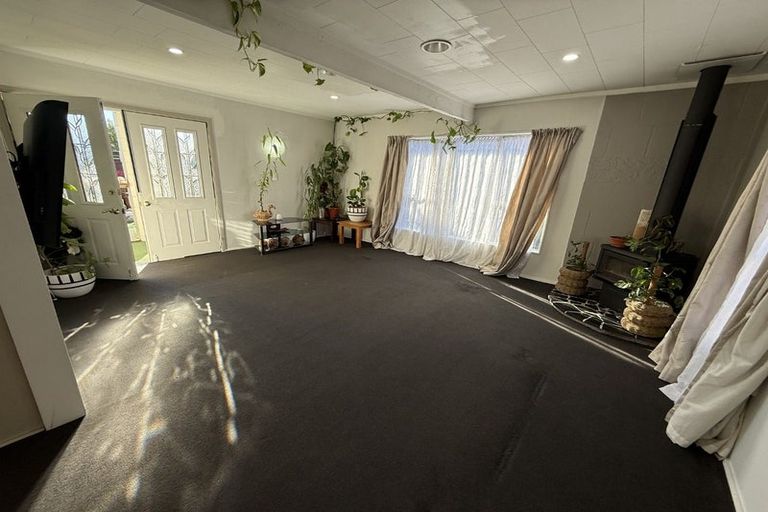 Photo of property in 1 Luxton Place, Rangiora, 7400