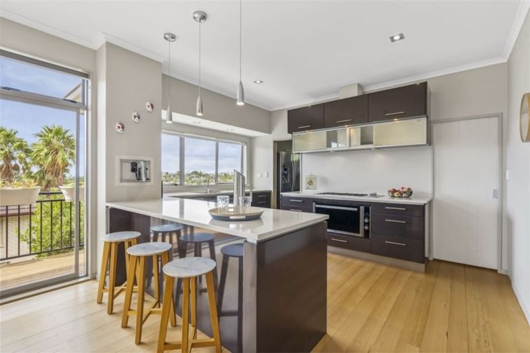 Photo of property in 23 Caversham Drive, Torbay, Auckland, 0630