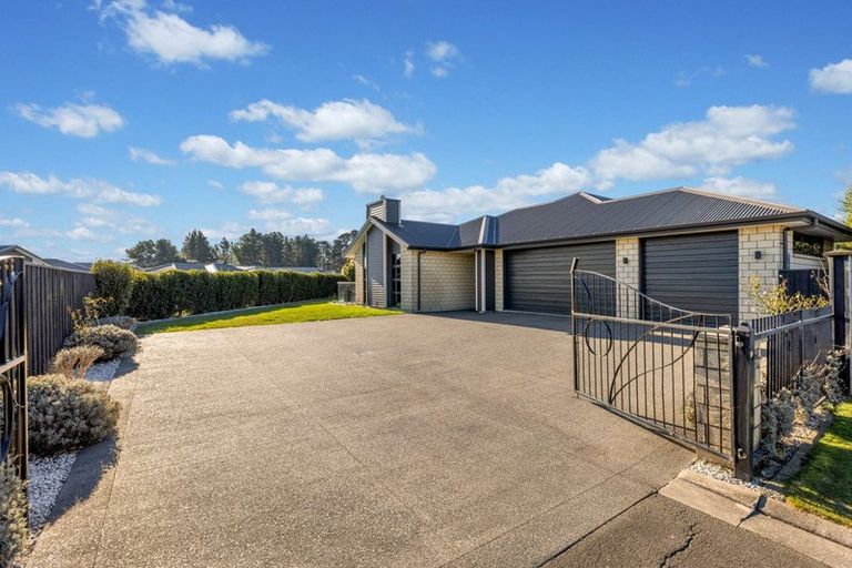 Photo of property in 7 Shillingford Boulevard, Rolleston, 7615