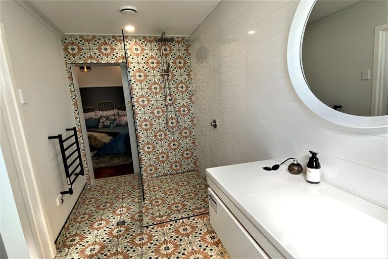 Photo of property in 2 Blacks Road, Greenhithe, Auckland, 0632