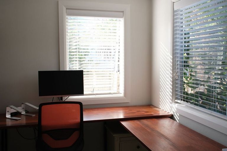 Photo of property in 12a Hinton Place, Weymouth, Auckland, 2103