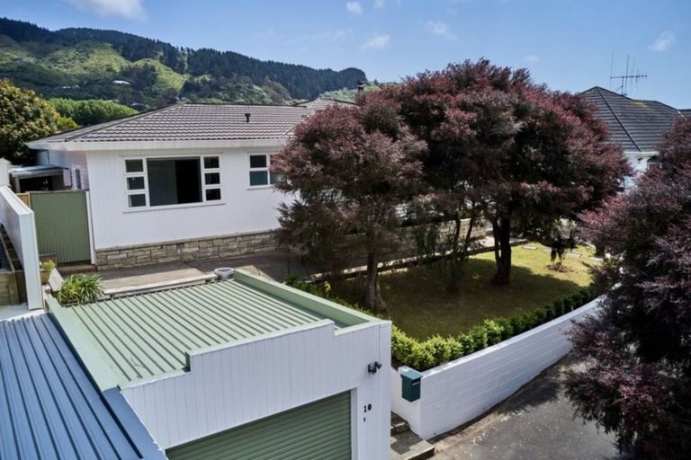 Photo of property in 10 Ngatitoa Street, Tawa, Wellington, 5028