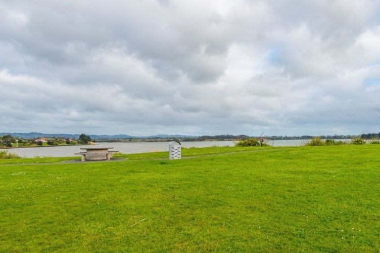 Photo of property in 27 Glenross Drive, Wattle Downs, Auckland, 2103