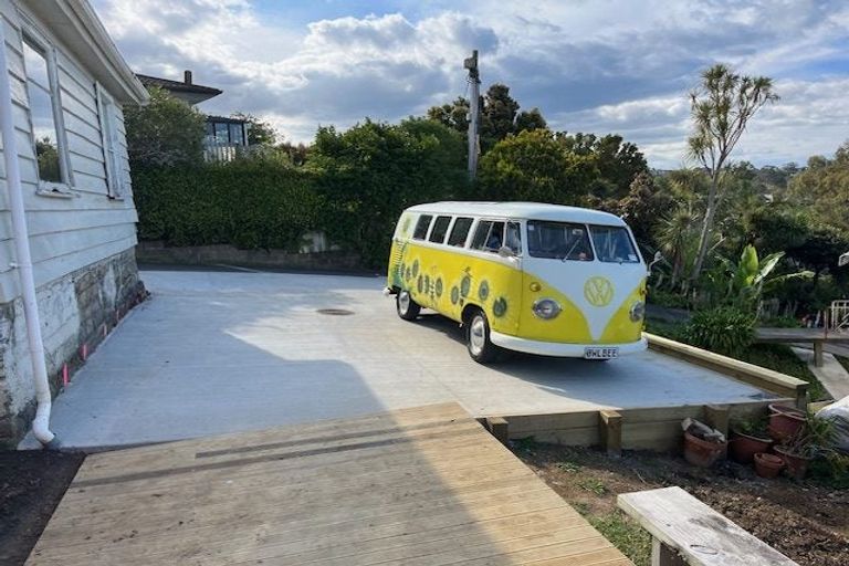 Photo of property in 51 Onewa Road, Northcote, Auckland, 0627