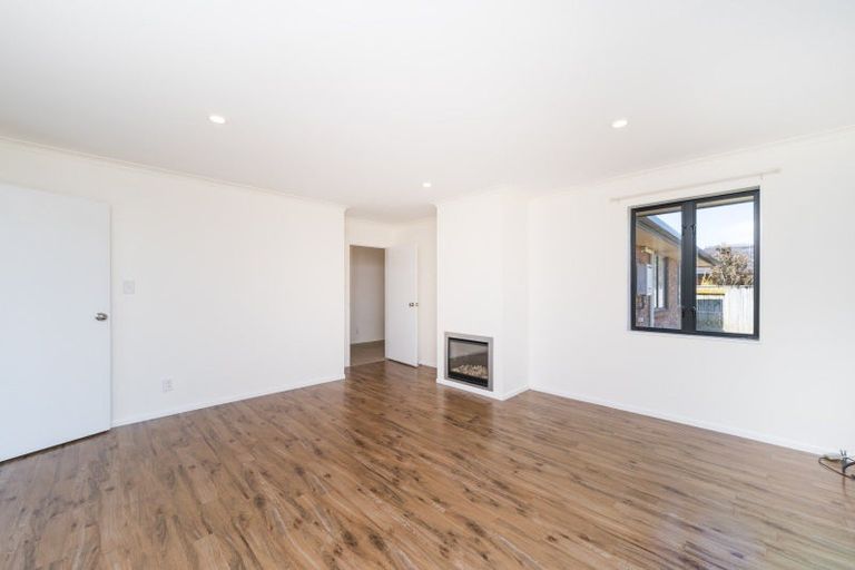 Photo of property in 15 Orlando Way, Kelvin Grove, Palmerston North, 4414