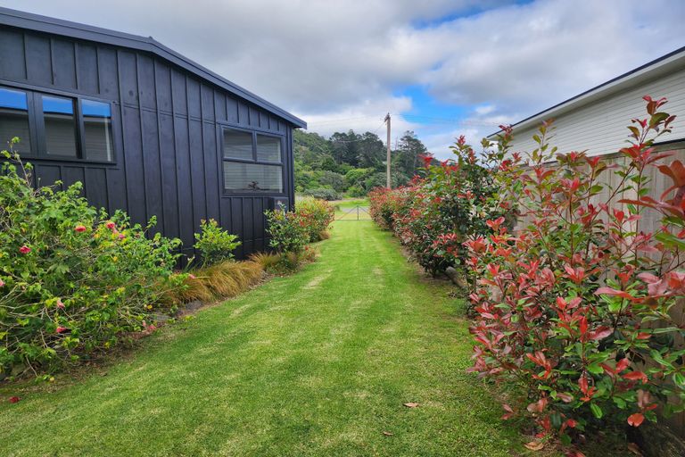 Photo of property in 60 Carey Road, Port Charles, Coromandel, 3584