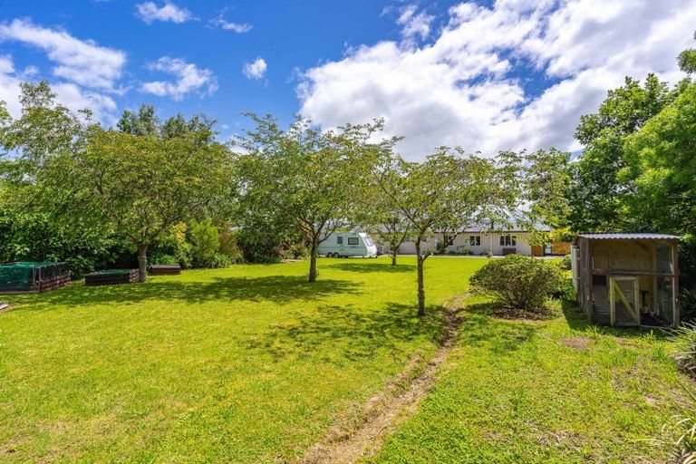 Photo of property in 2 Daffodil Grove, Carterton, 5713