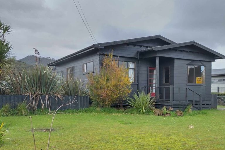 Photo of property in 14 Ballance Street, Runanga, 7803