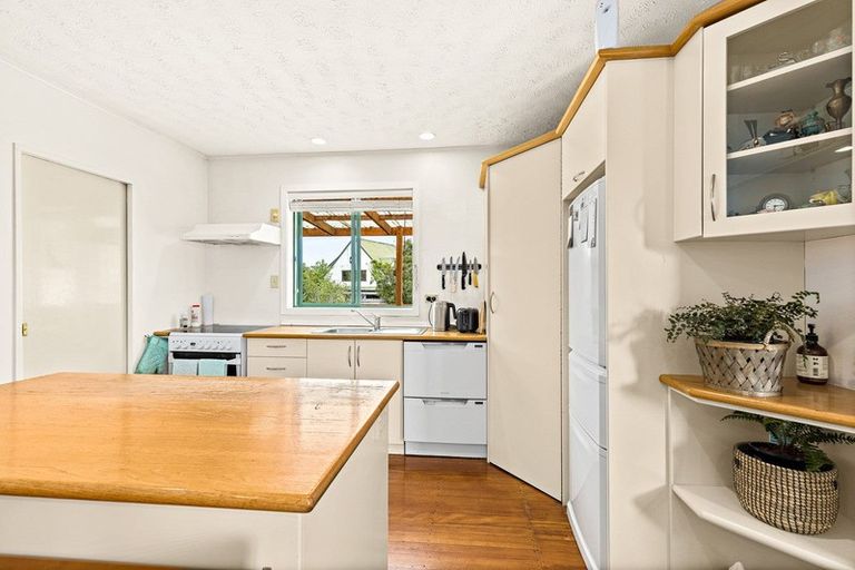 Photo of property in 10 Tapu Road, Huapai, Kumeu, 0810