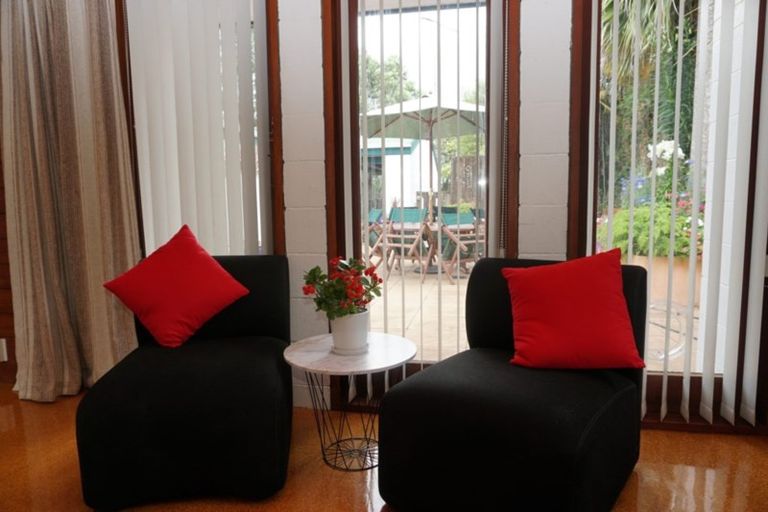 Photo of property in 5a Pohutukawa Avenue, Shelly Park, Auckland, 2014