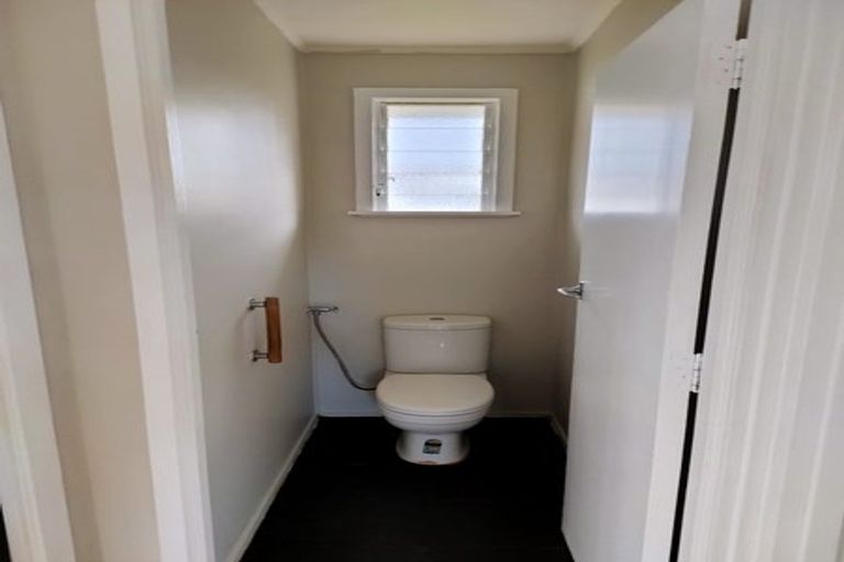 Photo of property in 2/222 Edmonton Road, Te Atatu South, Auckland, 0610