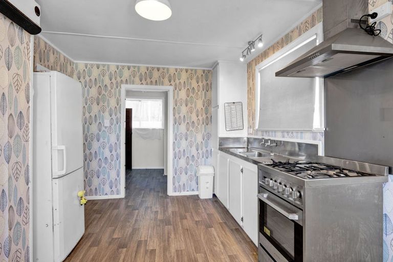 Photo of property in 16 Hadfield Street, Patea, 4520