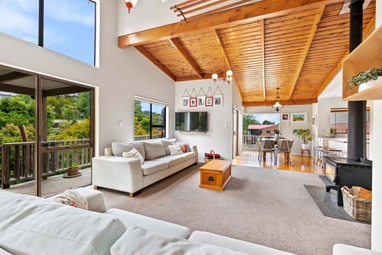 Photo of property in 1/1 Flavia Close, Torbay, Auckland, 0630