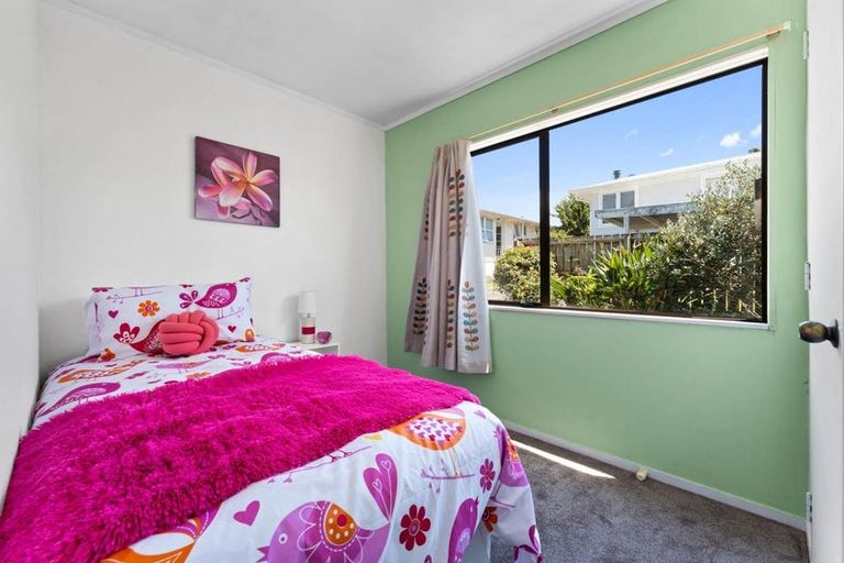 Photo of property in 2/13 Palmer Avenue, Glen Eden, Auckland, 0602