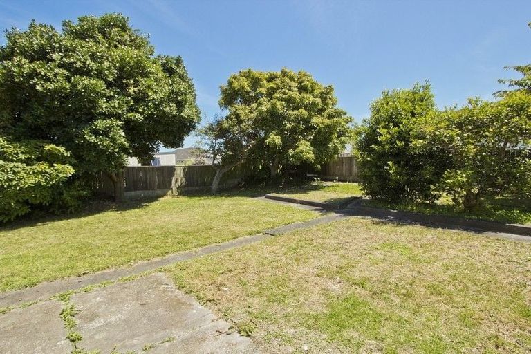 Photo of property in 15 Lockwood Crescent, Taita, Lower Hutt, 5011