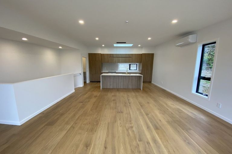 Photo of property in 52 Tiketike Way, Brooklyn, Wellington, 6021