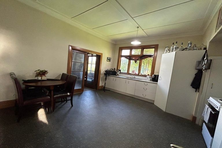 Photo of property in 196 Main Road South, Levin, 5510