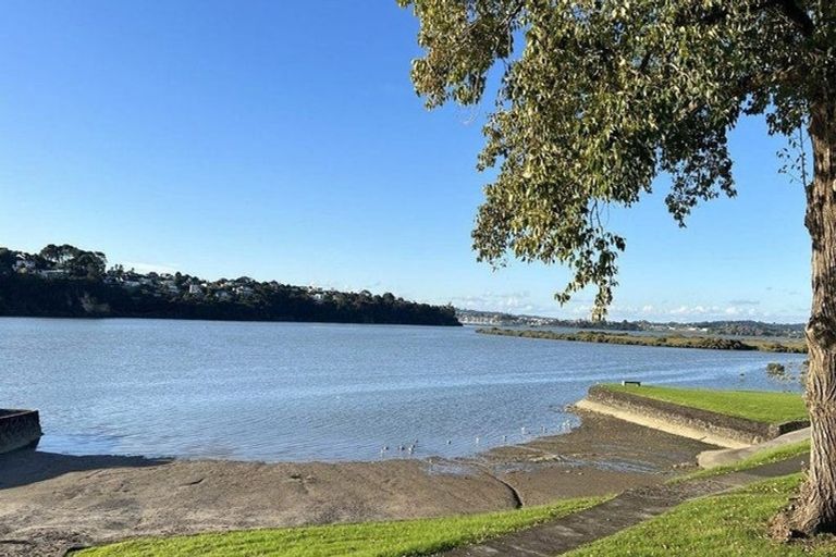 Photo of property in 4/17 Rewarewa Road, Te Atatu Peninsula, Auckland, 0610