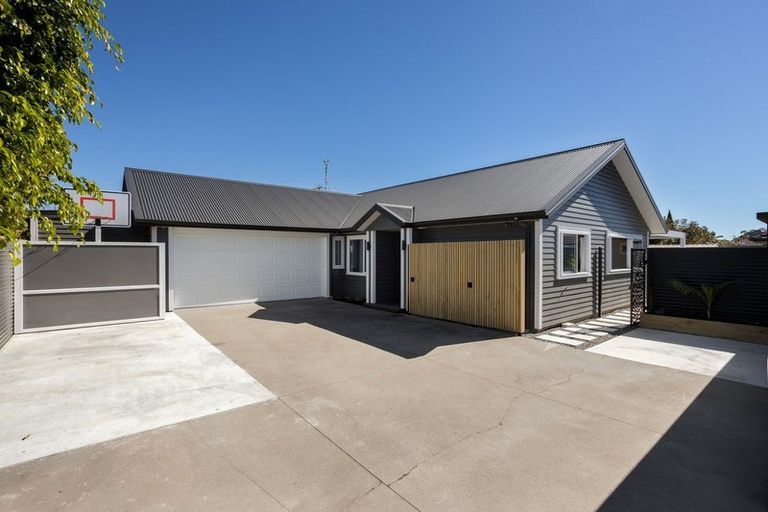 Photo of property in 28 Araroa Place, Papamoa Beach, Papamoa, 3118