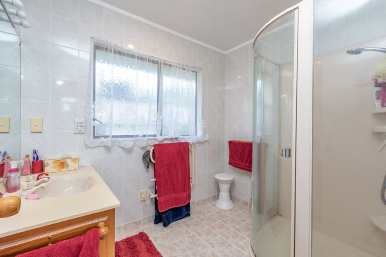 Photo of property in 3 Frimley Terrace, Waikanae Beach, Waikanae, 5036