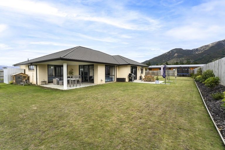 Photo of property in 27 Bell Street, Lake Hawea, Wanaka, 9382