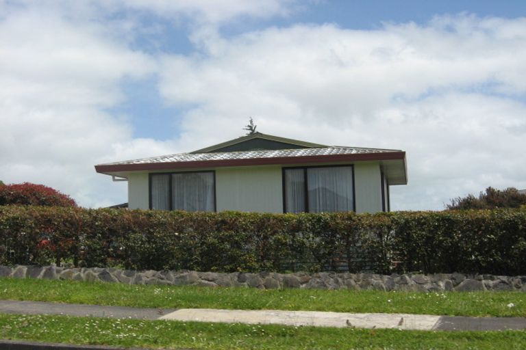 Photo of property in 22 Kopara Place, Clendon Park, Auckland, 2103