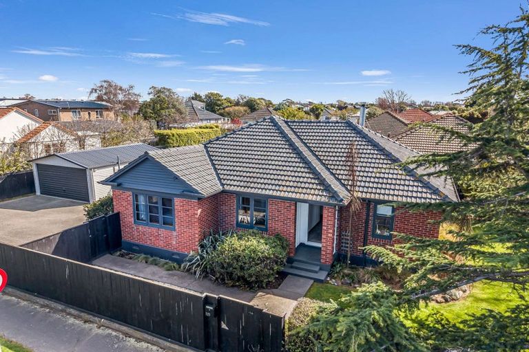 Photo of property in 121 Selwyn Street, Somerfield, Christchurch, 8024