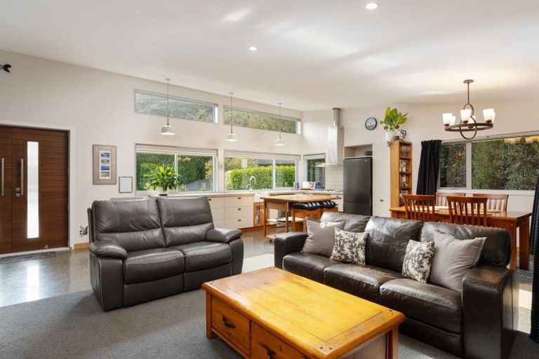 Photo of property in 24 Waimarama Street, Waikawa, Picton, 7220
