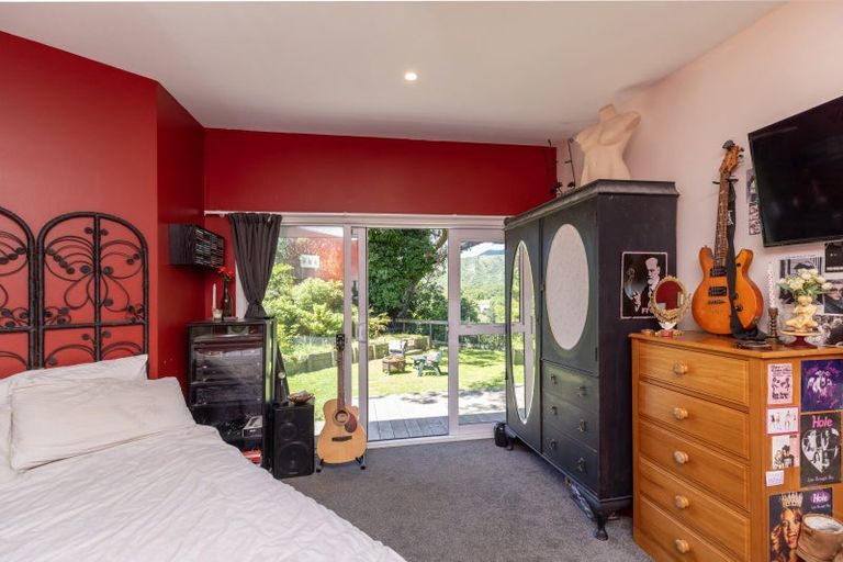 Photo of property in 35 Tennis Court Road, Raumati South, Paraparaumu, 5032